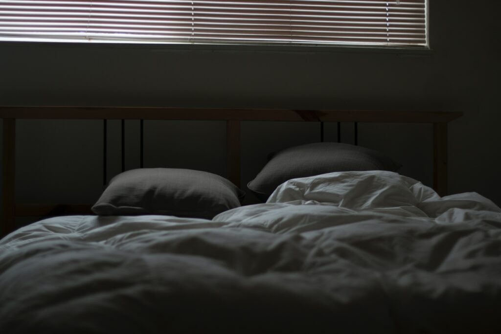 Leeres Bett - Wenn man durch Gedankenkarussell nicht schlafen kann.